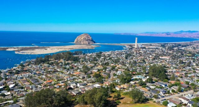 Diretrizes para planejar uma visita a Morro Bay a partir da área da baía

