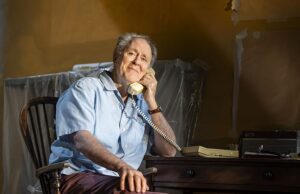 Diversão, chocante e provocadora: o desempenho imponente de John Lithgow traz um grande gigante inimigo que foi Roald Dahl de volta à vida no extremo ocidental John Lithgow em figura