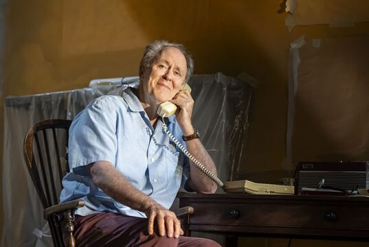 John Lithgow em figura
