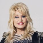 Dolly Parton agora está jogando refeições congeladas de inspiração do sul.
