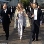 Donald Trump Jr e sua namorada Bettina Anderson Tria Trie Trie com Nigel Farage em Portsmouth
