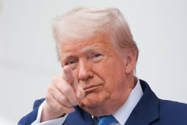 Donald Trump diz que Harvard está "pegue o seu ** criado"

