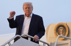 Donald Trump embalará 100% de filmes para filmes feitos na Grã -Bretanha: Rouch para o setor cinematográfico britânico porque o presidente escala guerras comerciais para salvar o Hollywood “morrendo” O presidente Donald Trump chega ontem à Força Aérea no Common Andrews em Maryland