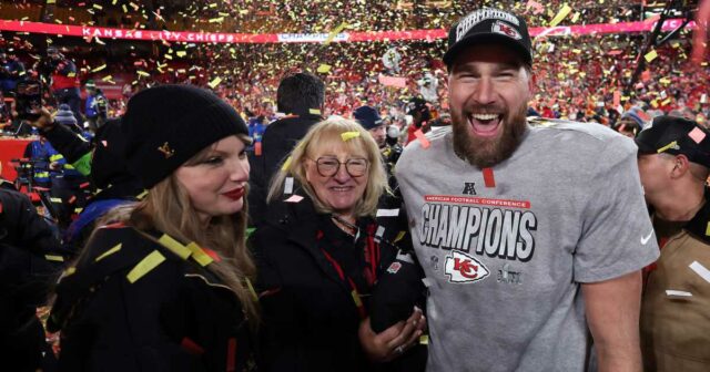 Donna Kelce suporta sutilmente a data da Flórida do Taylor Taylor-Swift-e Travis-Kelce-GettetyImages-2191059103