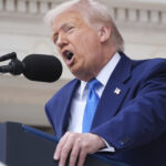 Downloads de Trump no repórter que perguntou se ele "galinhas fora" em taxas