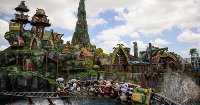 É Universal vs. Disney em uma 'luta de prêmios' épicos pelo domínio do parque temático na Flórida

