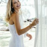 Chelsa, de 39 anos, que tinha sete anos até 2011 com um príncipe, parece brilhante em uma foto que compartilhava on-line sobre sua modelagem de novos designs da Aya Jewels.