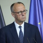 O novo governo da Alemanha surpreendeu os aliados da OTAN na quinta -feira, enviando planos para aumentar os gastos com defesa para cumprir a meta de cinco por cento do PIB exigido pelo presidente dos EUA, Donald Trump. Na foto: Chanceler alemão Friedrich Merz