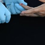 Elizabeth Holmes e seus parceiros estão lançando um negócio de teste de sangue real.