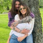 Elizabeth Hurley forneceu uma atualização significativa para seu relacionamento com um novo amigo Billy Ray Cyrus uma semana depois de ser publicada com seu romance nas mídias sociais