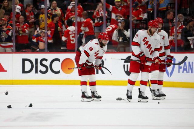 Especialistas da NHL são divididos com os furacões da Carolina fechado