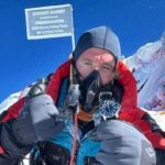 31 -Year -old Mitch Hutchcraft mudou o Monte Everest em seus esforços para completar o mais longo triatlo do mundo depois de nadar e andar de bicicleta da França para a Índia