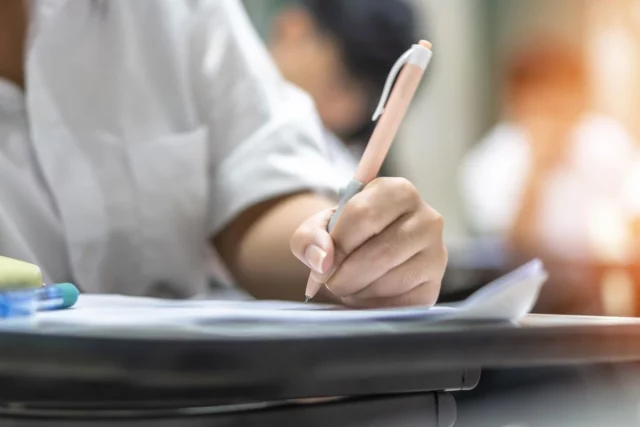 ExamosMoclastyTuztuz. Qual é a programação?



