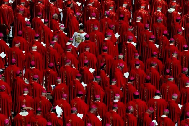 "Existem mulheres com ambições no Vaticano". Os cardeais revelam divisões antes do conclave



