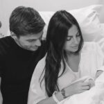 Quatro vezes campeão mundial de Fórmula 1, Max Verstappen, e sua parceira Kelly Piquet com sua filha, Lily.