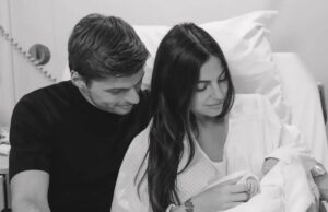 F1: Max Verstappen é um pai na véspera antes do Grande Prêmio de Miami Quatro vezes campeão mundial de Fórmula 1, Max Verstappen, e sua parceira Kelly Piquet com sua filha, Lily.