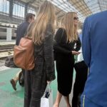 Espiões com águias notaram uma mulher que se supõe ser uma estrela icônica Barbie, vista no estilo de viajar em Veneza simplesmente oriente-expressão, onde os apartamentos custam até 13.500 libras e inclui a câmara de espera de Butler