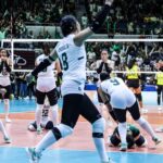 La Salle Lady Spikers comemoram depois de derrotar o UST Golden Tigreses nas quatro finais para avançar para a final do Vôlei feminina da temporada 87 da UAAP.