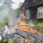 Fumar Galazi em sua própria propriedade 2025. Você pode fumar vendaval no jardim? Que penalidade para fumar os Galazi na trama. O que dizem as receitas 2025?
