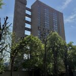 Aqueles que vivem no último andar da Classe II. Lista Balfron Tower, eles tiveram que ter uma caminhada de 84 metros para cima e para baixo nas escadas - a altura de 17 ônibus com um duplo conteúdo de Londres - toda vez que precisam deixar suas casas