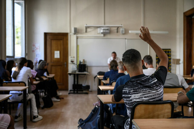 Gen Z se inscrevendo para 'aulas de 101' adultos

