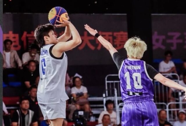 Mikka Cacho feminino de Gilas Pilipinas durante a série feminina da FIBA ​​3x3 em Chengdu, China.