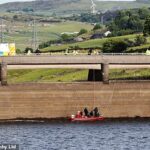 A polícia de West Yorkshire, juntamente com incêndio e resgate e paramédicos, foram chamados de Baitings Lady, perto do Rippond, West Yorkshire, pouco depois. 13.17