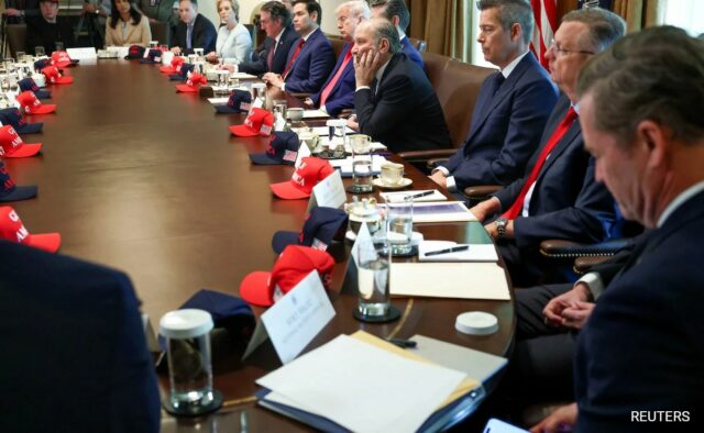 Hacker rouba dados do governo dos EUA através de um aplicativo usado por Trump Aide

