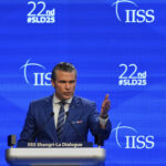 Hegseth puxe a luva na China