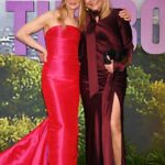 Bridget Jones Helen Fielding disse que era um tatear persistente ao trabalhar na BBC quando jovem, ela pode revelar o e -mail no domingo. A imagem: Renee Zellweger e Helen Fielding participam da estréia mundial de Bridget Jones: louca pelo garoto