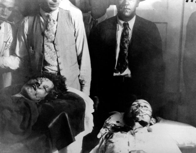 Hoje na história: 23 de maio, Bonnie e Clyde Outlaws mortos em uma emboscada policial

