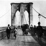 Hoje na história: 24 de maio, o Brooklyn Bridge se abre no trânsito