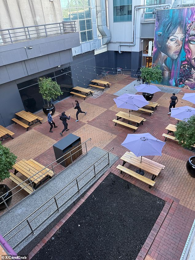 Horror após a picada do shopping fechado Northland Shopping Center em Melbourne mergulhou em mensagens para combater uma faca