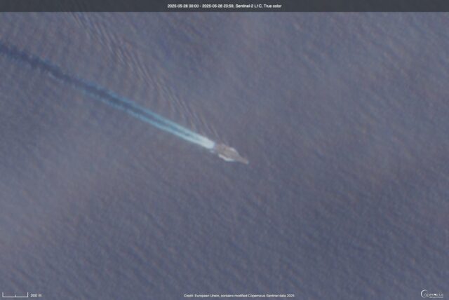 Imagem Satellite Captures captura aeronaves chinesas em águas contestadas

