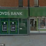 Um jovem aos 30 anos de idade usou os serviços de Lloyds esta tarde na St. Peters Street quando ele foi atacado à força