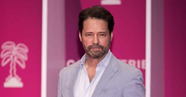 GetTyImages-1459815690 Jason Priestley em Luke Perry Shannen Doherth Death.jpg