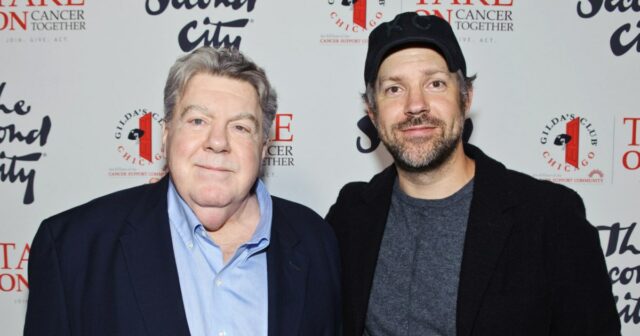     George Wendt e Jason Sudeikis participam 