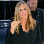 Jennifer Aniston acaba de copiar o momento confortável de obstrução de Meghan Markle, e somos vendidos