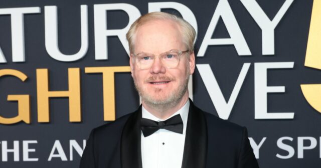 Jim Gaffigan explica por que ele mantém suas roupas gordas após a viagem de perda de peso