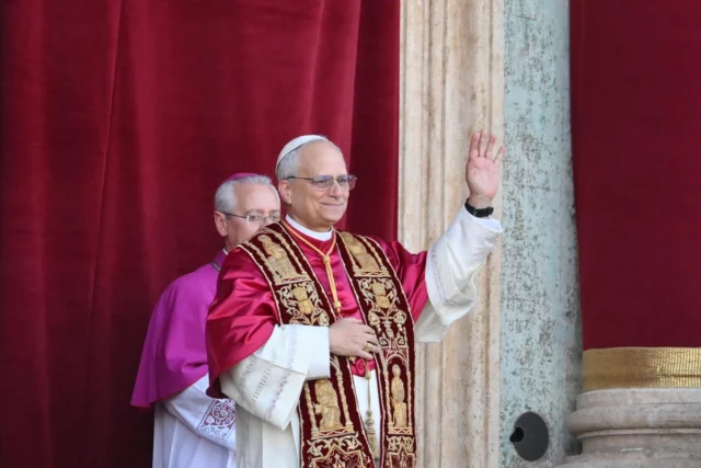João Paulo II, Benedict XVI e Franciszek gostavam de futebol. O novo papa é um fã de ...



