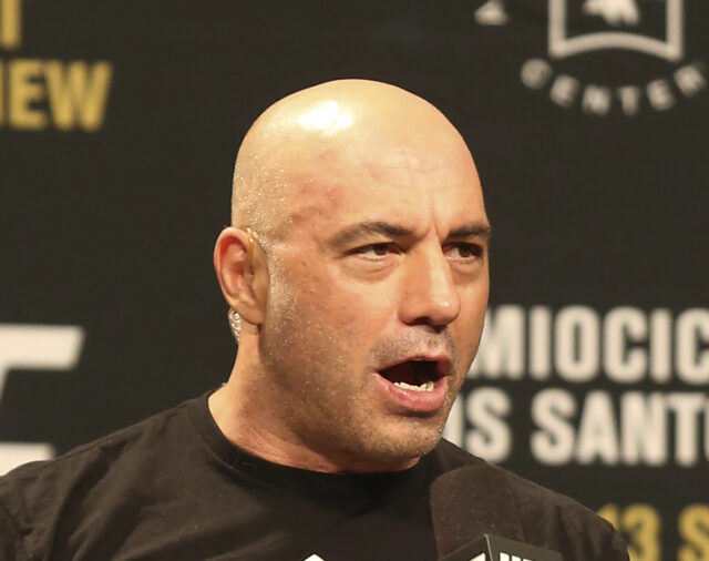 Joe Rogan diz que a China 'à beira de ir' nós em "tantos espaços"

