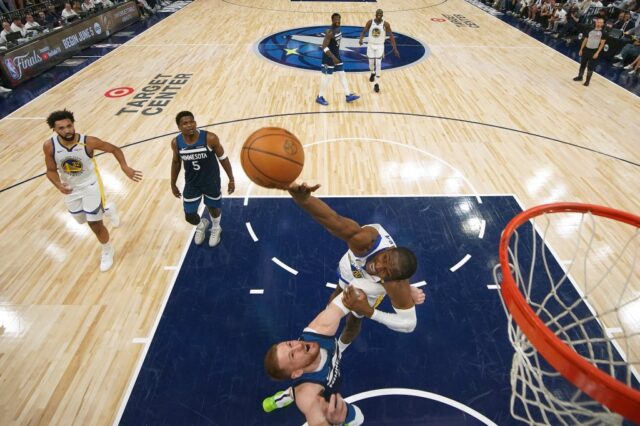 Jonathan Kuminga aproveitou seu "momento" para os guerreiros contra os Timberwolves



