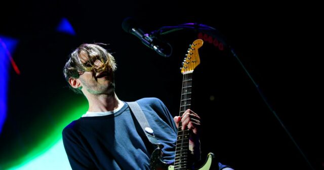 Josh Klinghoffer, ex -guitarrista vermelho de chili pimenta, leva um tratamento fatal de colisão

