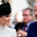 Kate Middleton canaliza o vintage chique no evento de veio do dia, enquanto os Royals sorriem através do drama do príncipe Harry