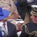 O primeiro -ministro Keir Starmer veio resgatar a rainha Camilla durante as festividades de hoje no dia (foto)