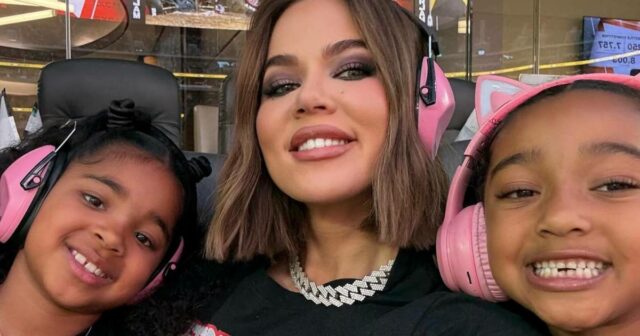 Khloe Kardashian apresenta seus filhos para 'Cheetah Girls' estrelando o Adrienne Bailon Houghton quer estabelecer uma data de jogo para ela e os meninos de Kourtney Kardashian 149