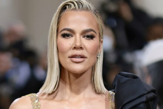Khloe usava a cerejeira de biquíni de cerejeira, e essa seleção de US $ 28 prega a aparência



