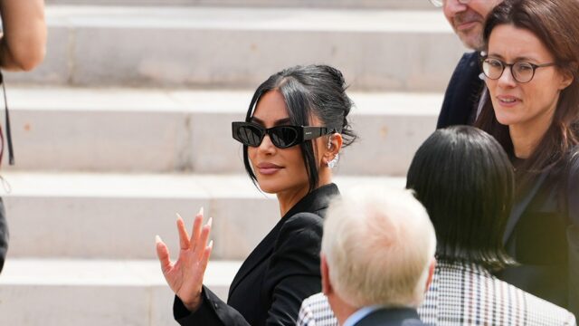 Kim Kardashian chega a Paris Court para testemunhar em 2016