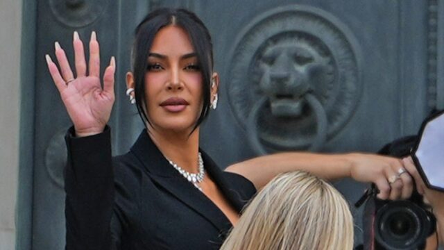 Kim Kardashian visita o Tribunal de Paris para testemunhar nos testes de assalto à mão armada de 2016