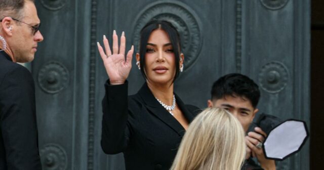 Kim Kardashian comemora um passo importante em sua viagem legal. Kim Kardashian comemora um passo importante em sua viagem legal. Próximo? Passando pela barra
